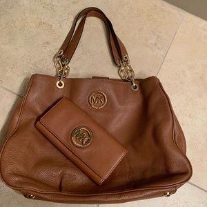 BUNDLE Michael Kors shoulder bag & matching wallet